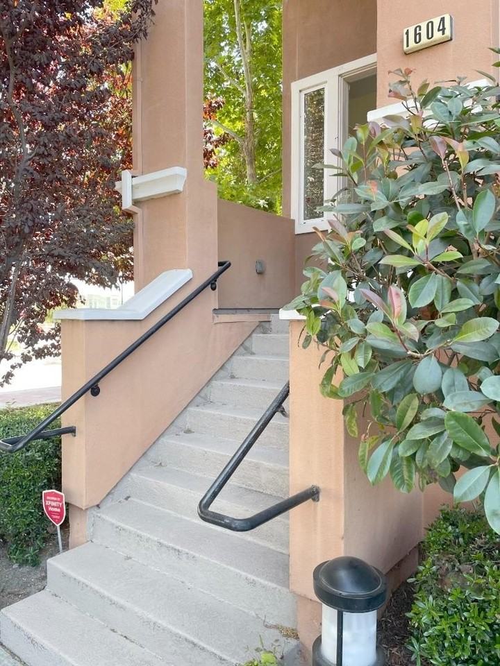 1604 Lee Way - Photo 2 of 22