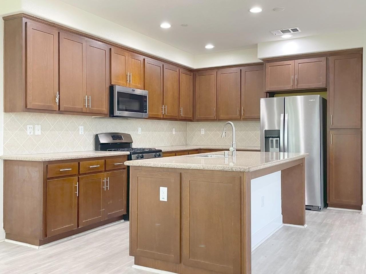 1604 Lee Way - Photo 4 of 22