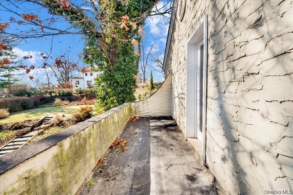 20 Mersereau Ave - Photo 3 of 27