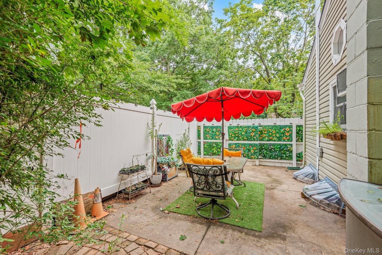 55 Inwood Ave - Photo 4 of 23