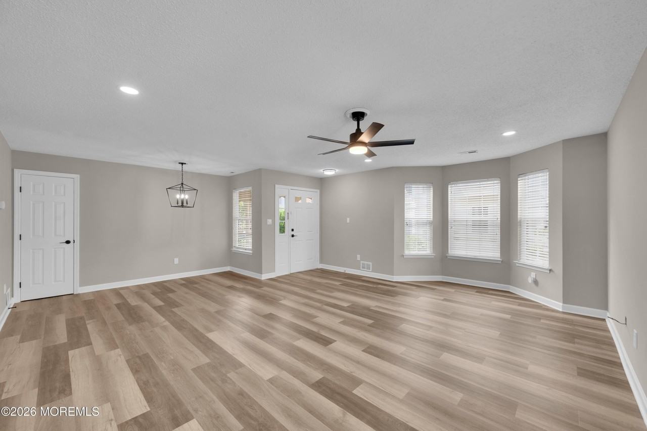 83 Tulip Ln - Photo 5 of 31