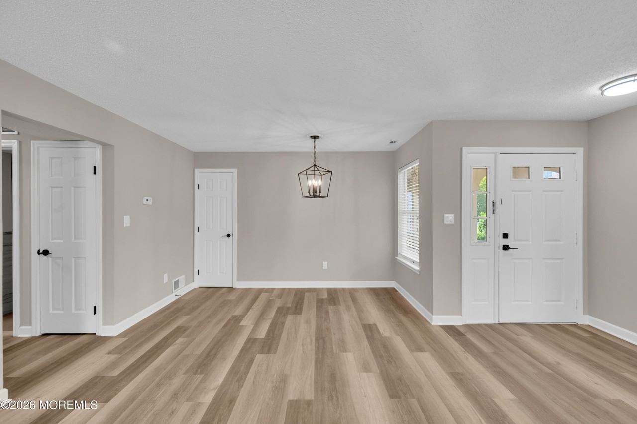 83 Tulip Ln - Photo 6 of 31