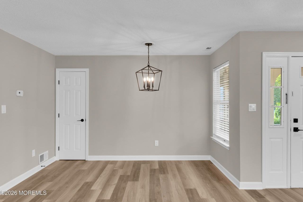 83 Tulip Ln - Photo 7 of 31