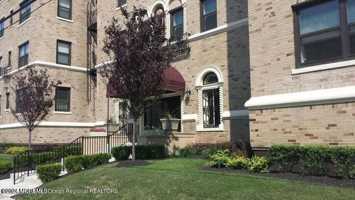 featured image of 1700 Webb St #2H
