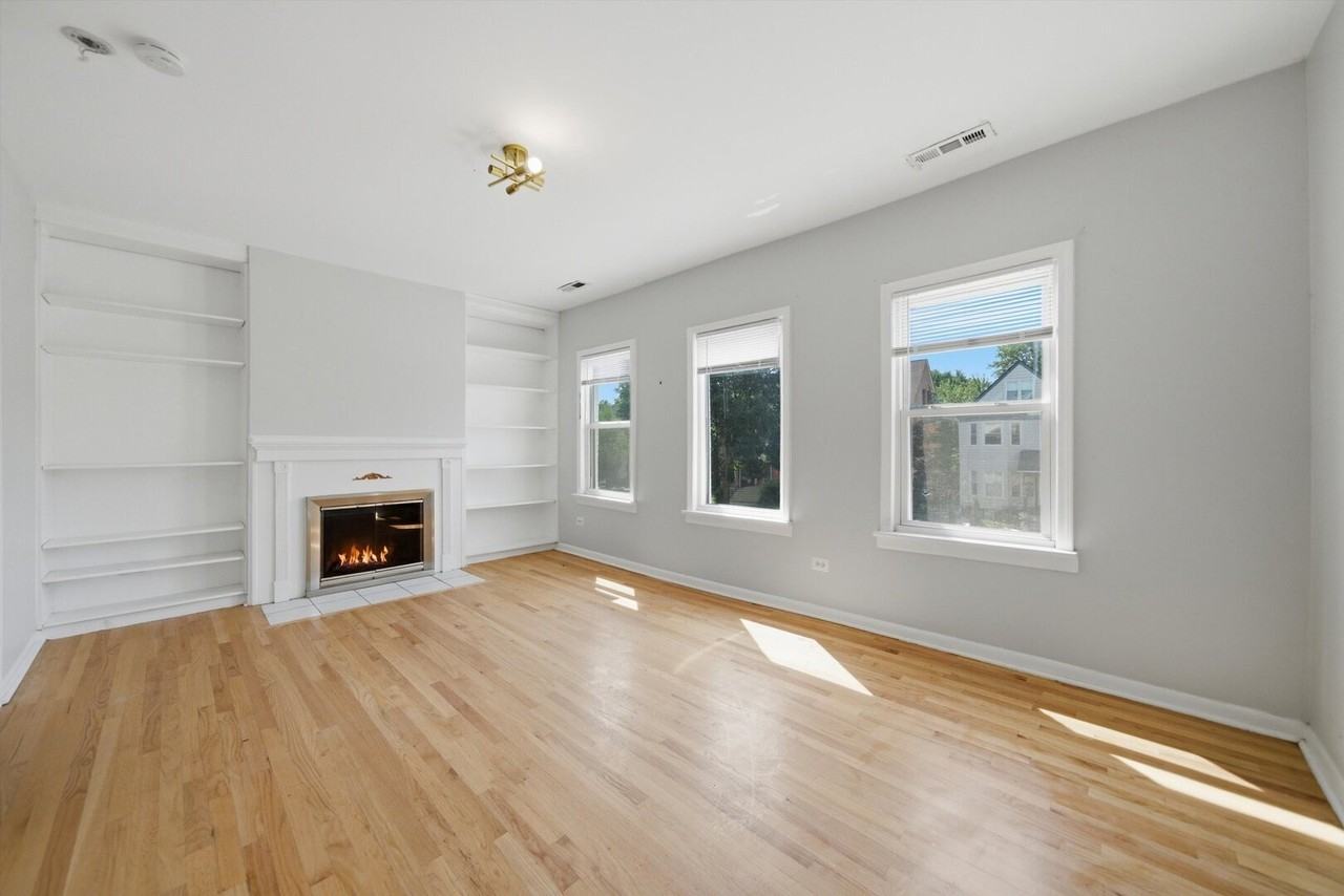 1915 Asbury Ave #2 - Photo 3 of 19