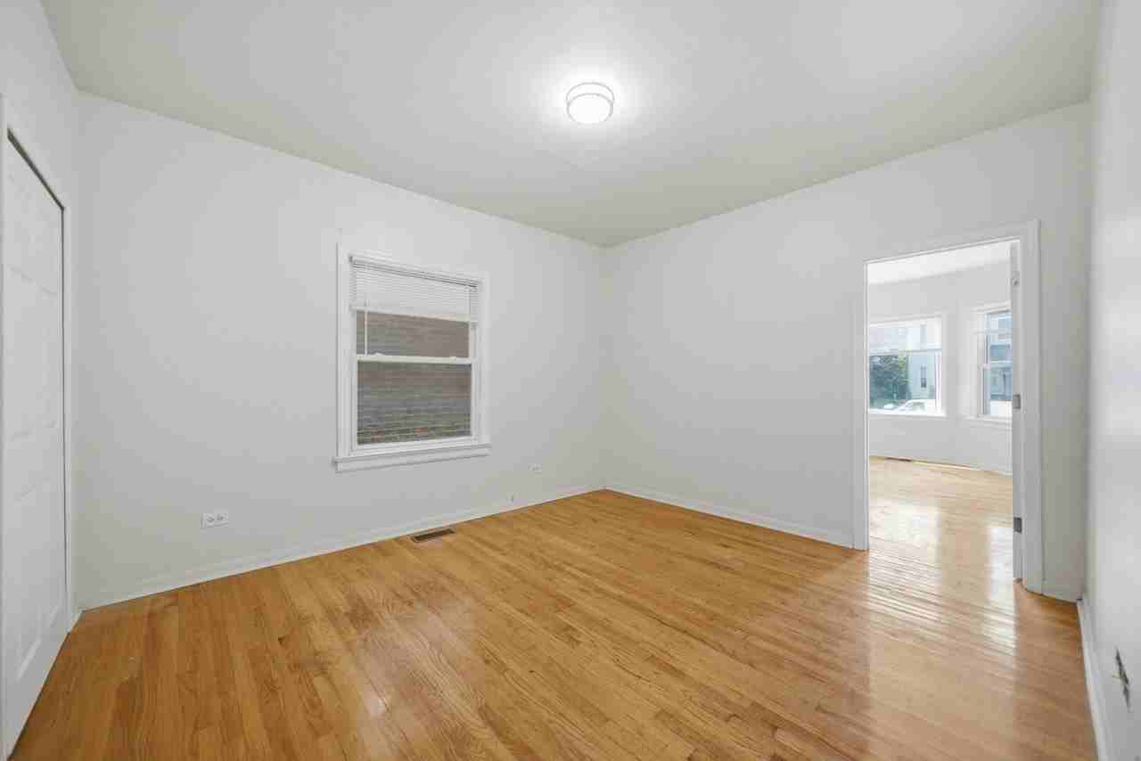 1915 Asbury Ave #2 - Photo 5 of 19