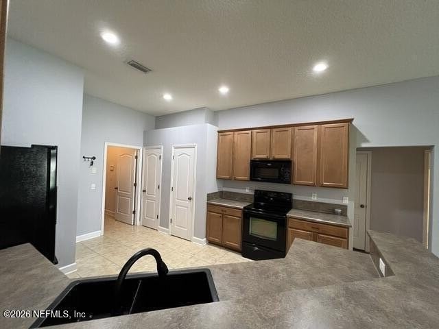 200 Joseph Lake Ct - Photo 7 of 37