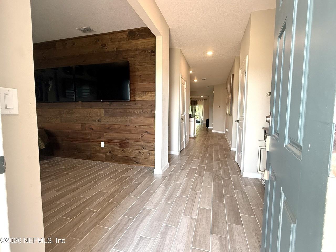 1676 Enclave Rd - Photo 4 of 33