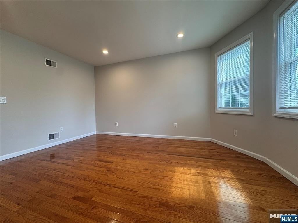199 Maple Ave - Photo 2 of 11