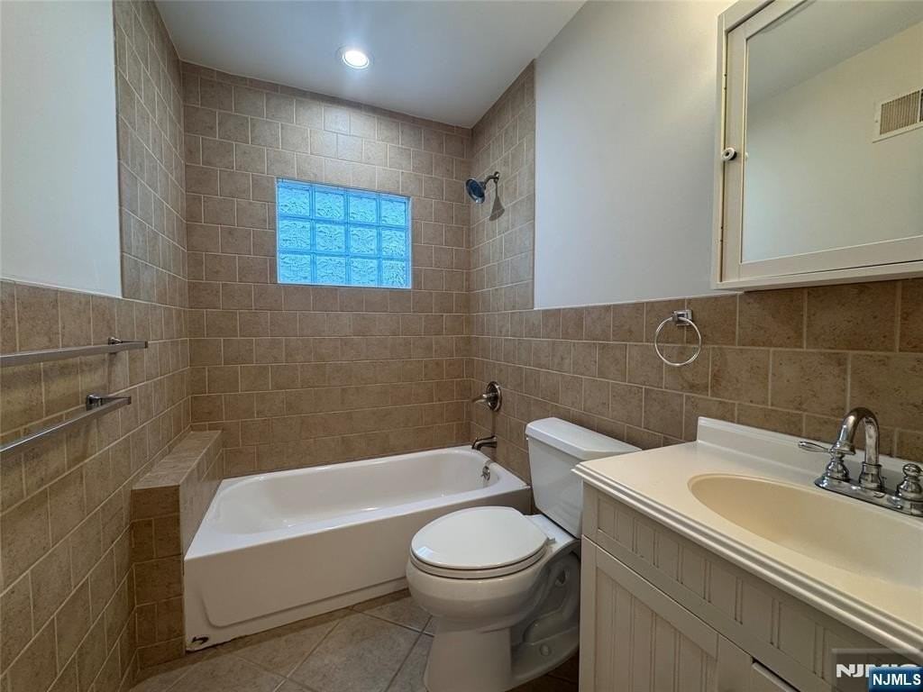 199 Maple Ave - Photo 4 of 11