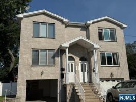 featured image of 2425 1st St