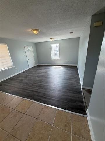 8812 Apple St - Photo 2 of 13