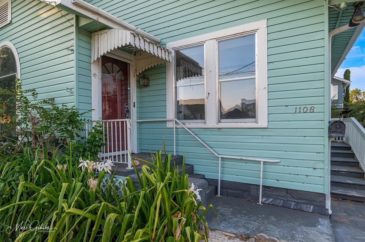 1108 Delhi St - Photo 2 of 16