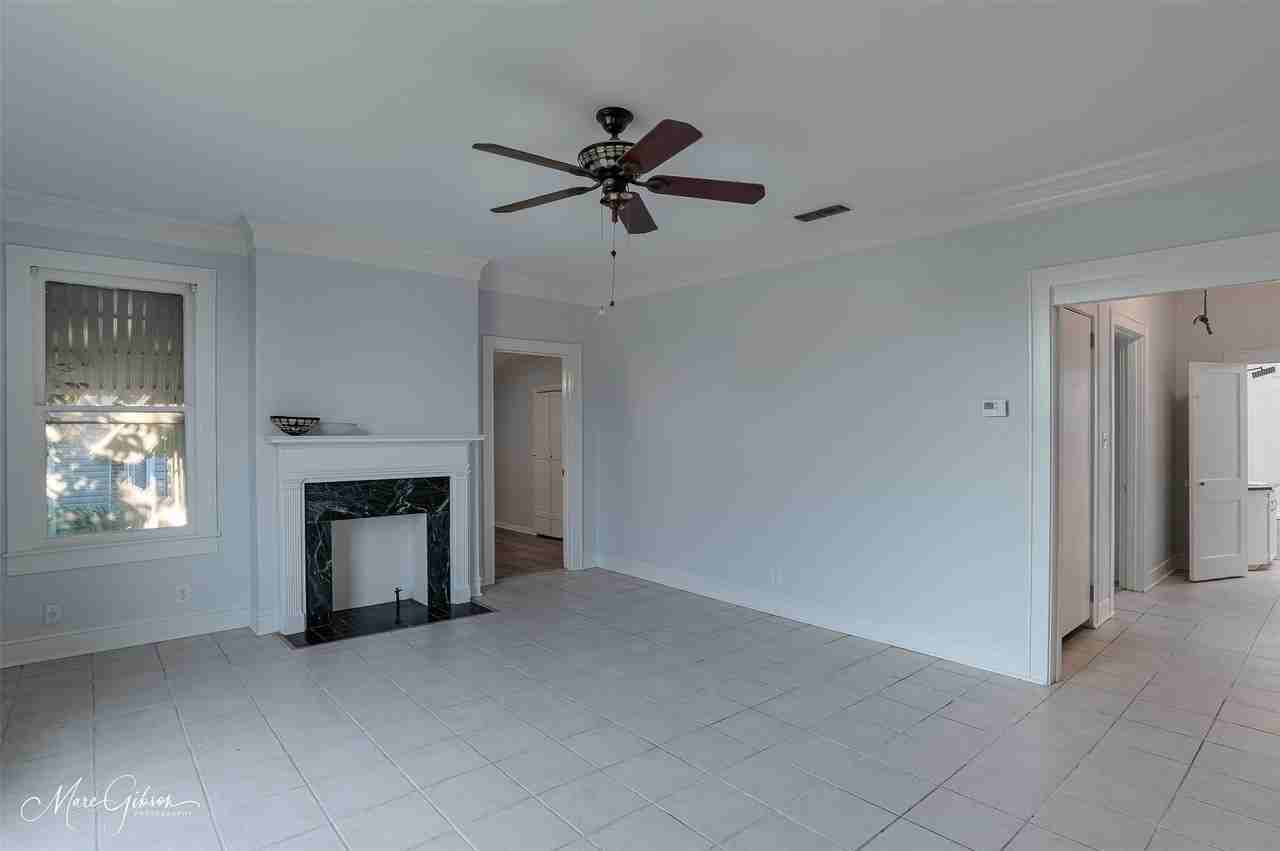 1108 Delhi St - Photo 3 of 16