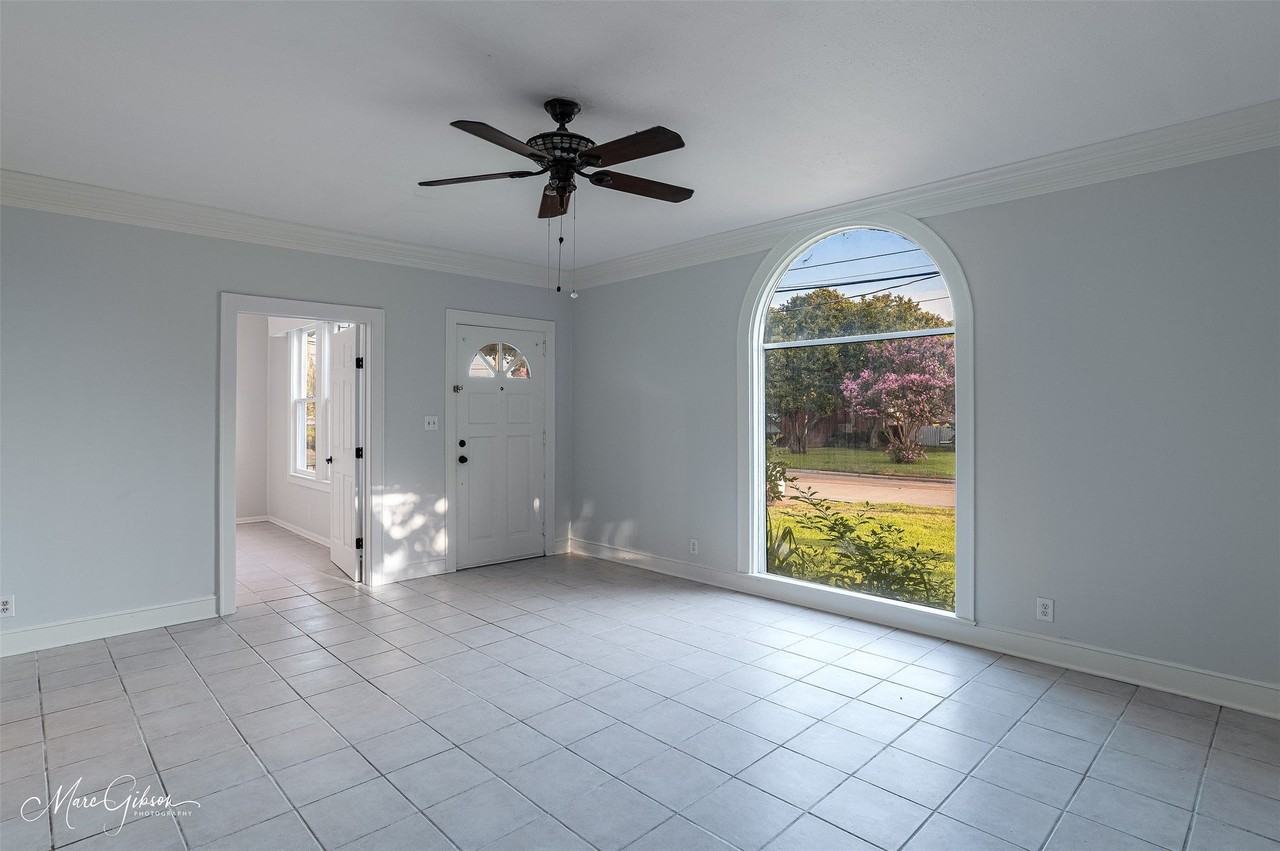 1108 Delhi St - Photo 4 of 16