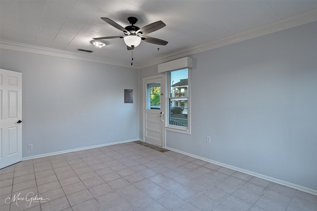 1108 Delhi St - Photo 6 of 16