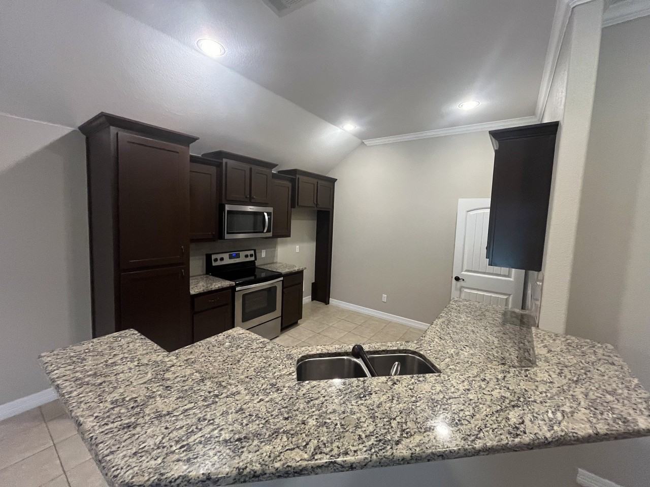 116 Frank St - Photo 6 of 11