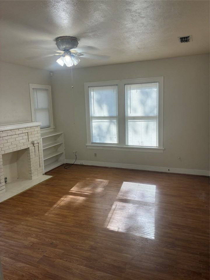 2660 Vivian St - Photo 4 of 15