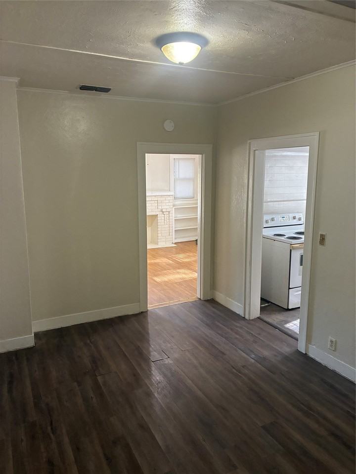 2660 Vivian St - Photo 5 of 15