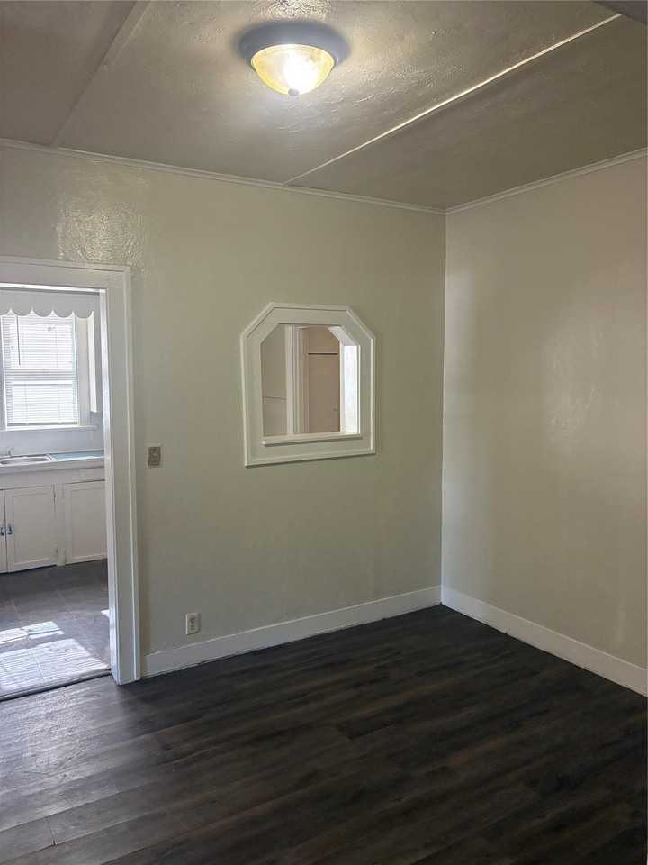 2660 Vivian St - Photo 6 of 15