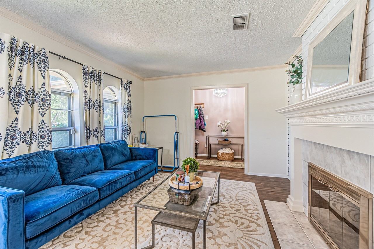 4117 Aragon Dr - Photo 4 of 30