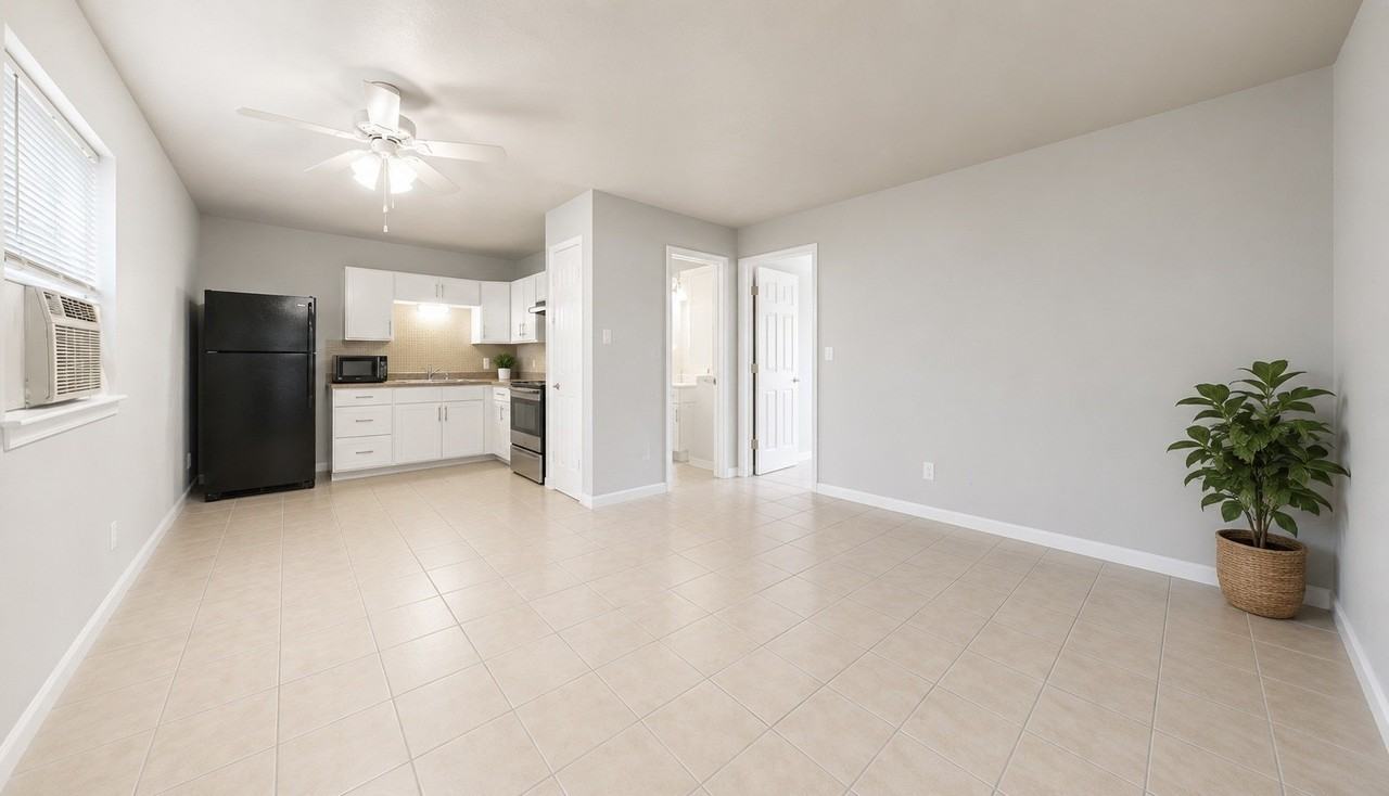 3039 College Ave - Photo 2 of 7