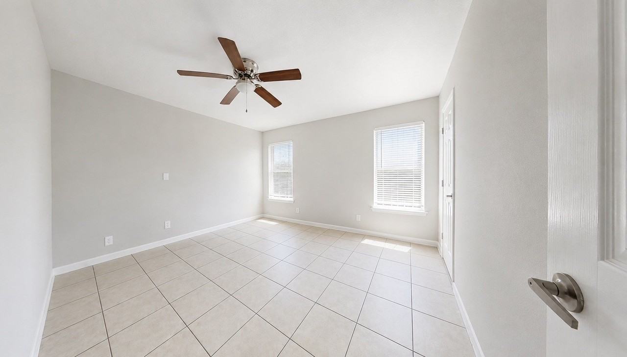 3039 College Ave - Photo 5 of 7