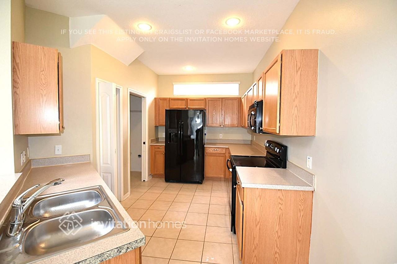 20069 Heritage Point Dr - Photo 5 of 14