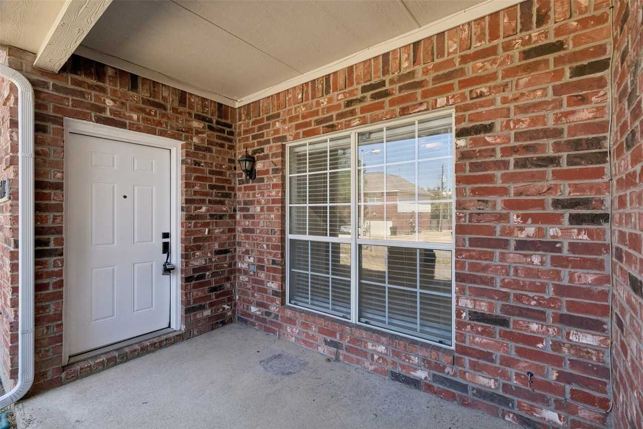 8660 Hawthorne St - Photo 5 of 27
