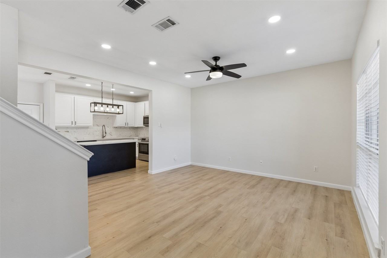 8660 Hawthorne St - Photo 6 of 27