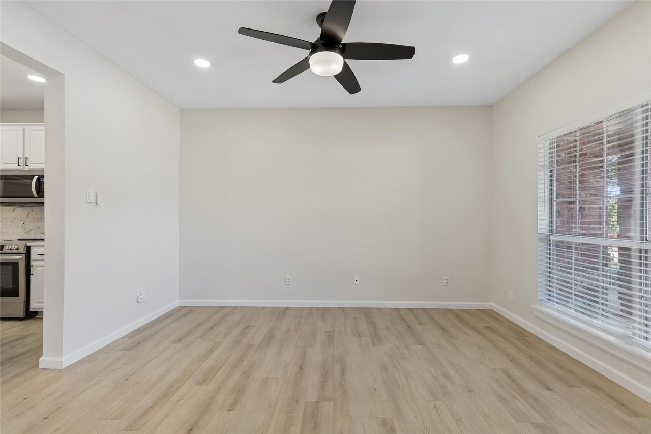 8660 Hawthorne St - Photo 7 of 27