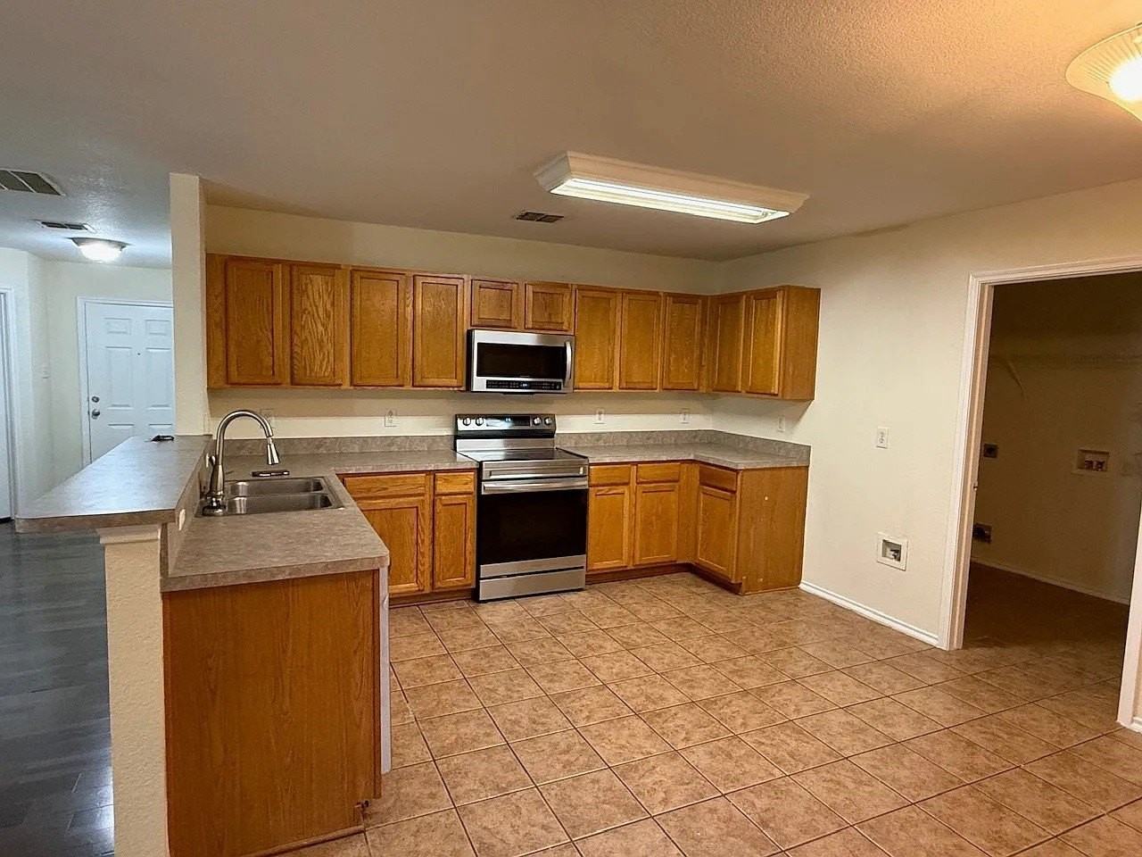 2929 Kimbrough Ln - Photo 2 of 10