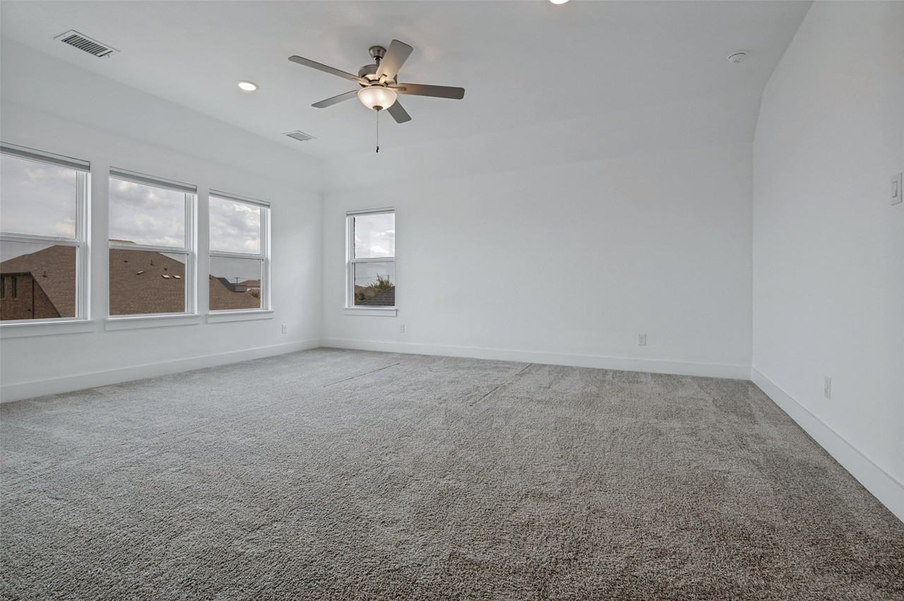 915 Crossvine Dr - Photo 3 of 24