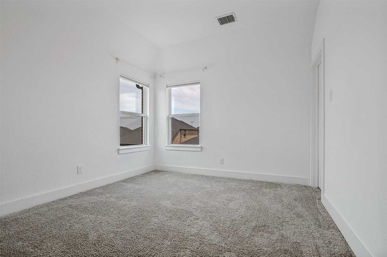 915 Crossvine Dr - Photo 7 of 24