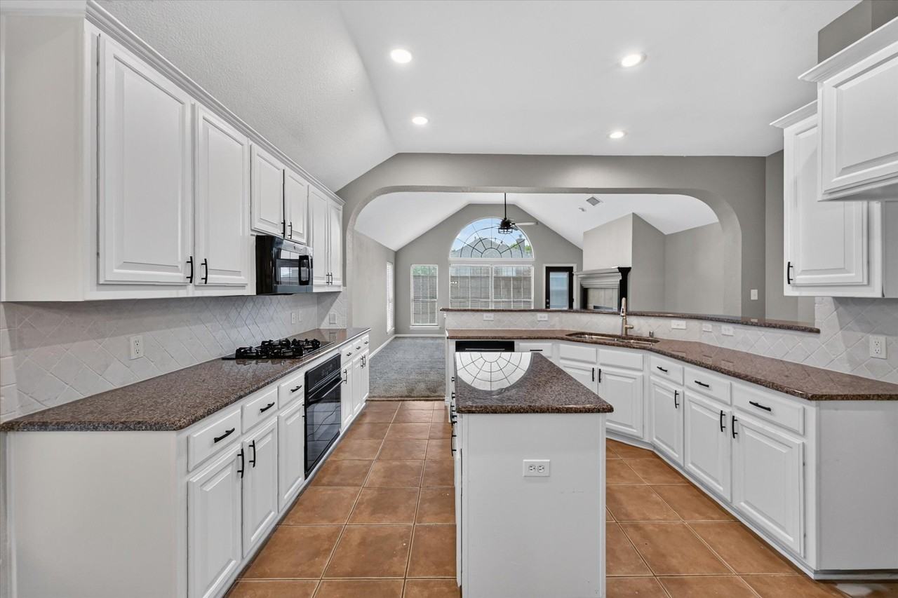 2416 Greenbrook Dr - Photo 5 of 20