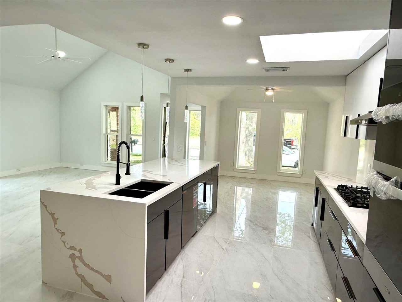 2025 San Miguel Dr - Photo 2 of 8