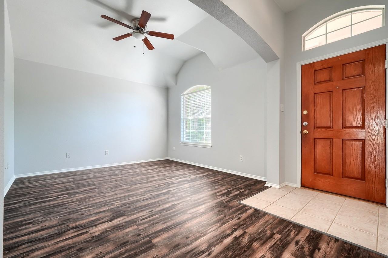 1305 Heather Brook Dr - Photo 6 of 32
