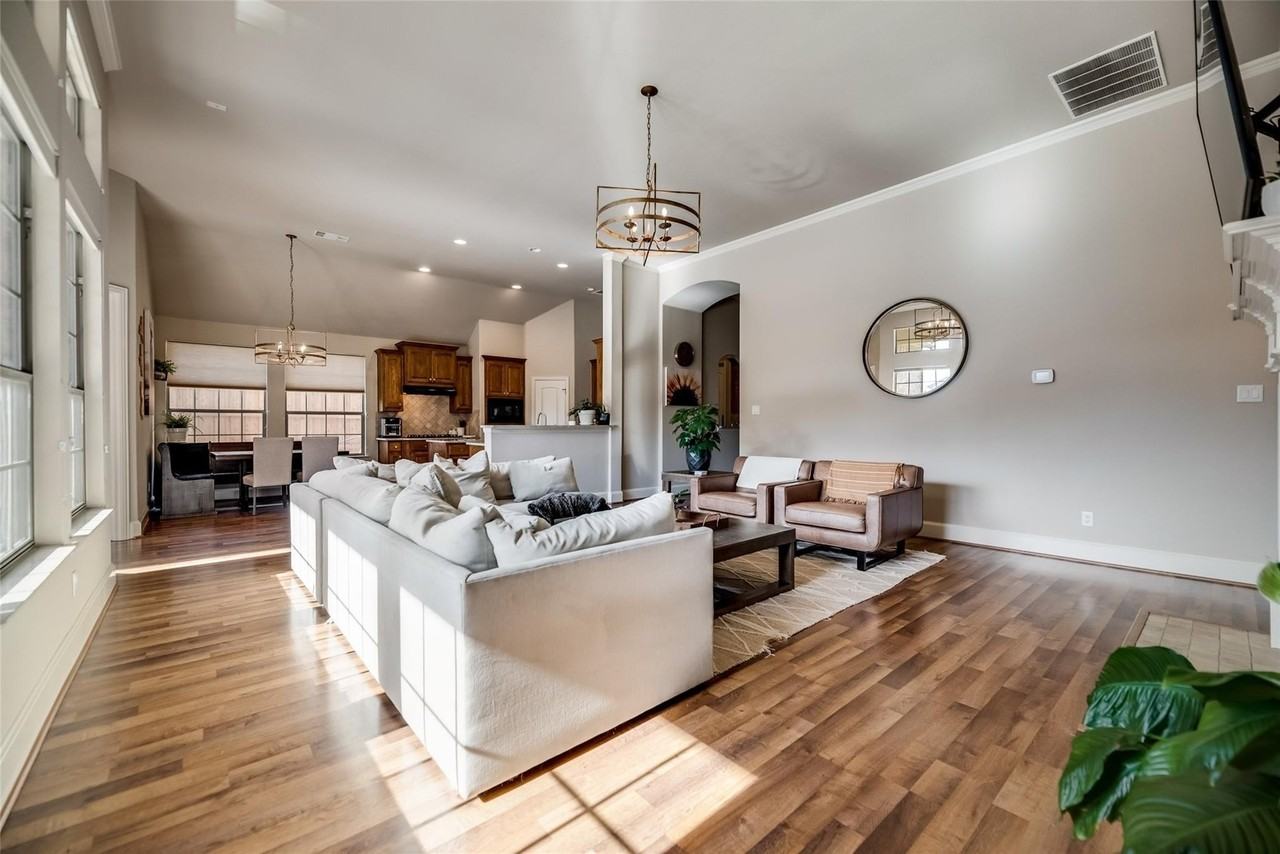 945 Pheasant Dr - Photo 6 of 26