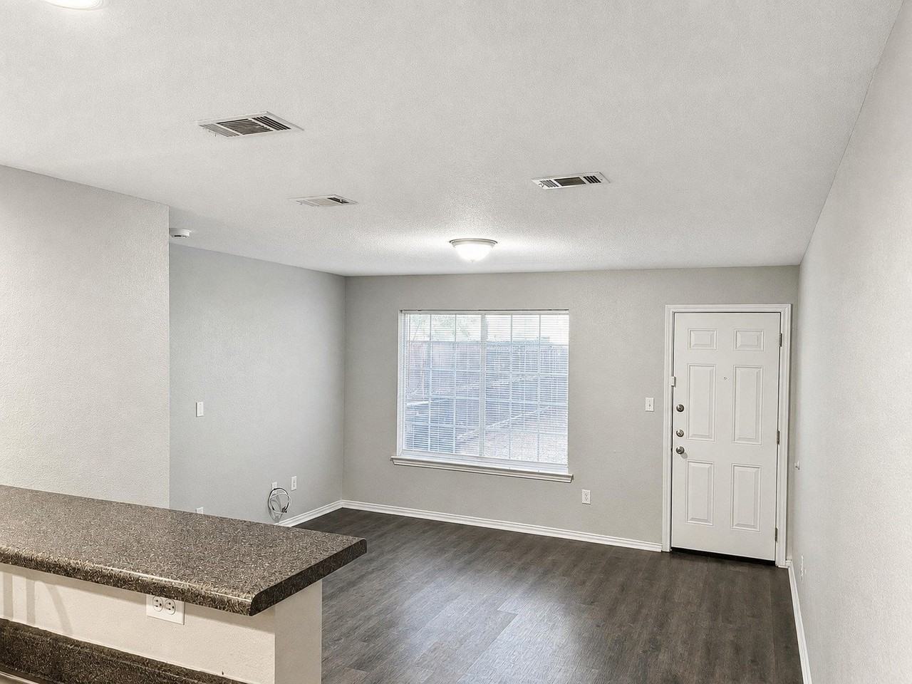 4011 Preferred Pl - Photo 5 of 13