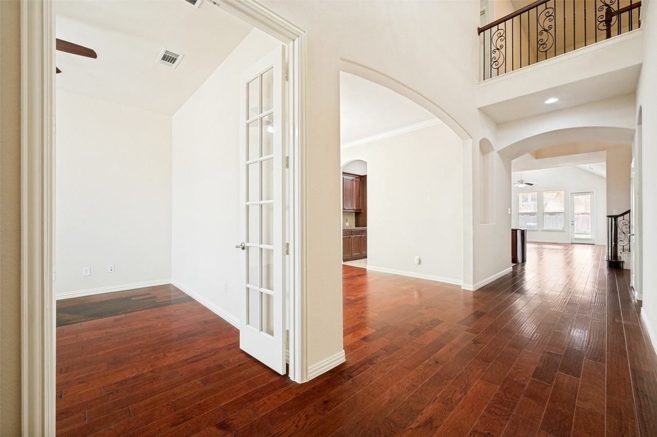 10809 Grecian Dr - Photo 2 of 12