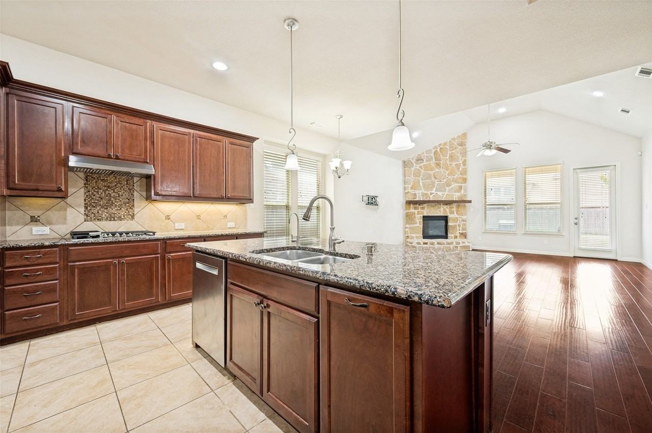 10809 Grecian Dr - Photo 4 of 12