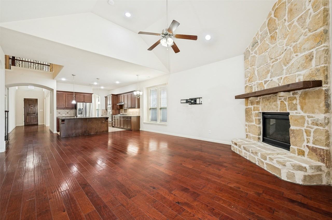 10809 Grecian Dr - Photo 7 of 12