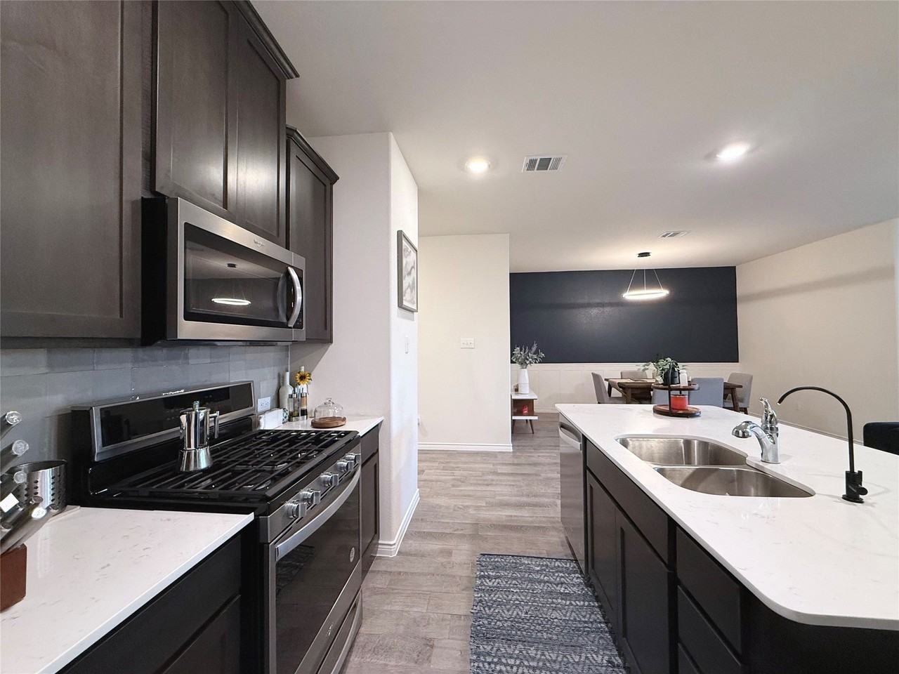 11008 Summer Rain Blvd - Photo 5 of 34