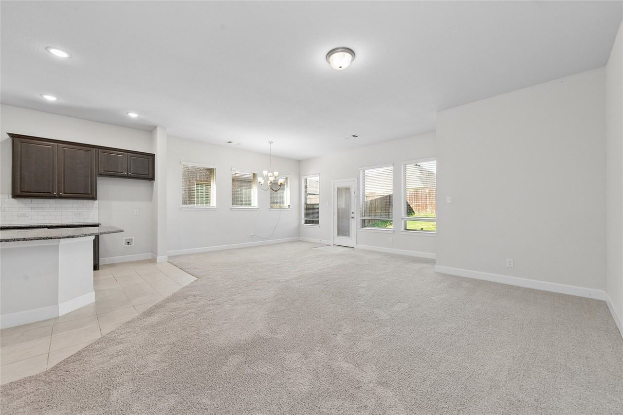 1852 Arbor Dr - Photo 4 of 33