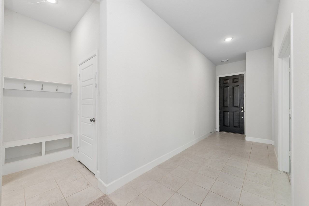 1852 Arbor Dr - Photo 6 of 33