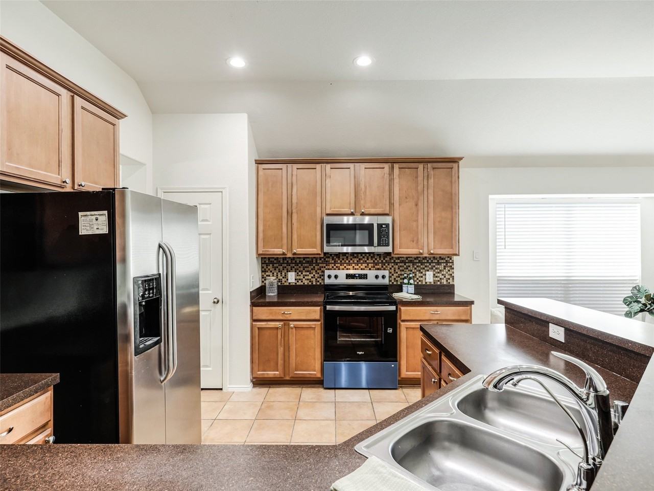 414 Dartmoor Dr - Photo 2 of 33
