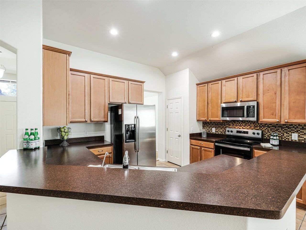 414 Dartmoor Dr - Photo 6 of 33