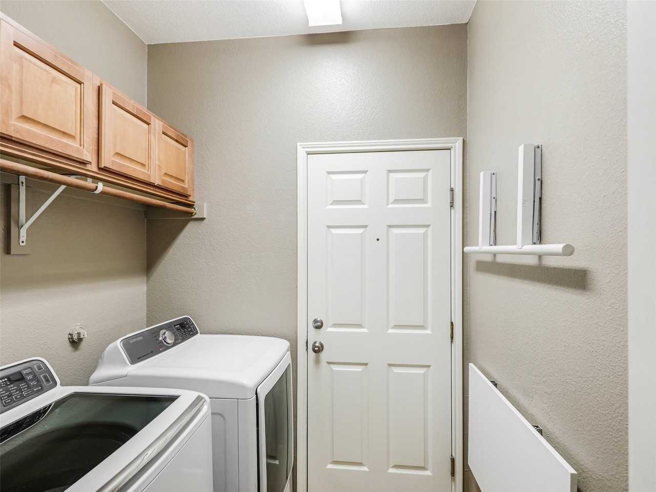 414 Dartmoor Dr - Photo 7 of 33