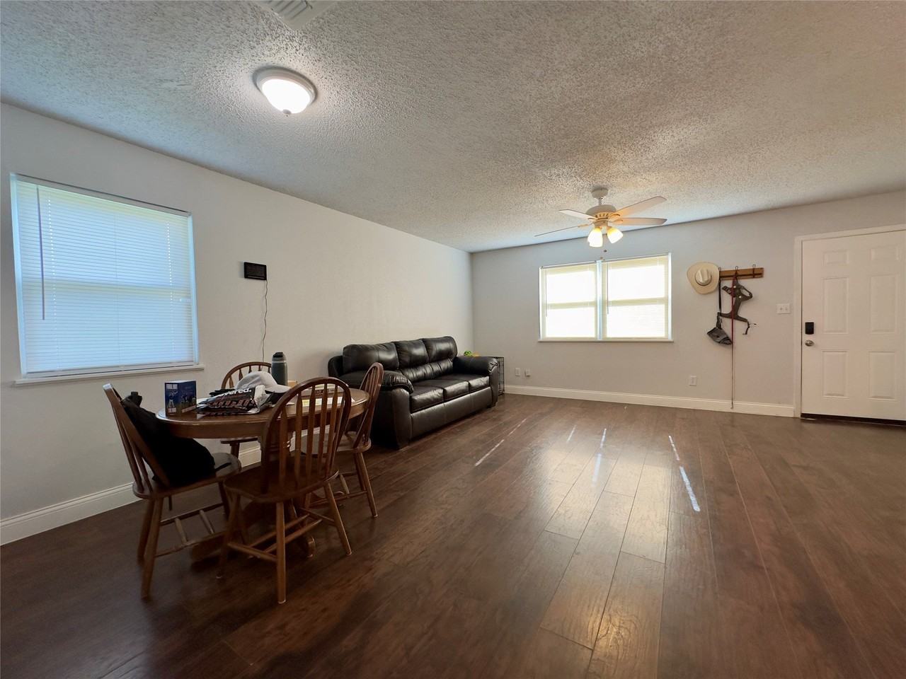 411 Mill St - Photo 7 of 18