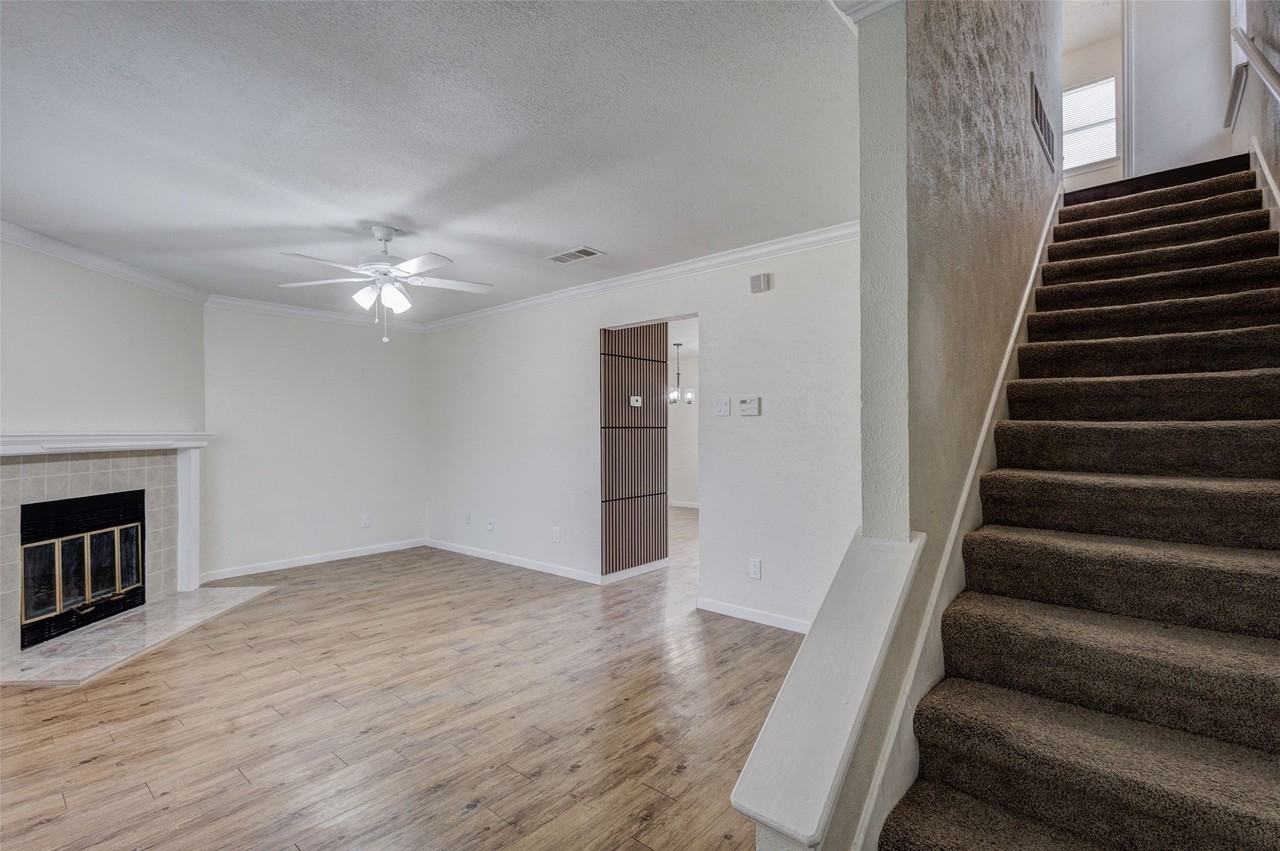 910 Cedar Ter #910 - Photo 4 of 28